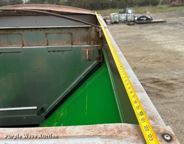 image for item LD9366 2018 John Deere R4038 spreader