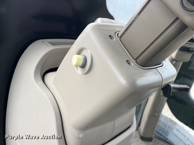 image for item LD9366 2018 John Deere R4038 spreader