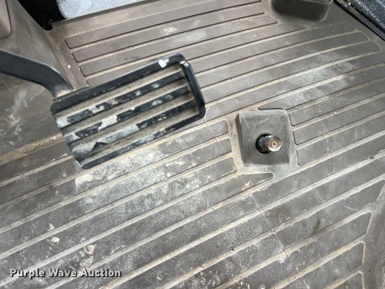 image for item LD9366 2018 John Deere R4038 spreader