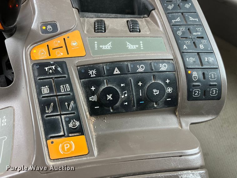 image for item LD9366 2018 John Deere R4038 spreader