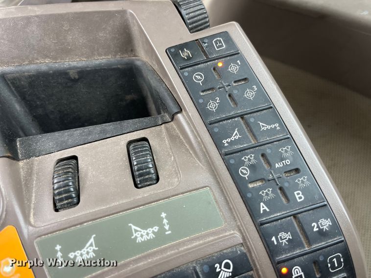 image for item LD9366 2018 John Deere R4038 spreader