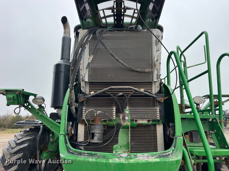 image for item LD9366 2018 John Deere R4038 spreader