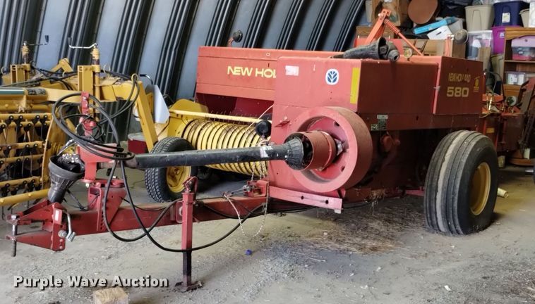 image for item LN9985 2000 New Holland  580 small square baler