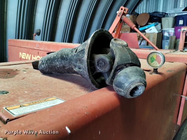 image for item LN9985 2000 New Holland  580 small square baler