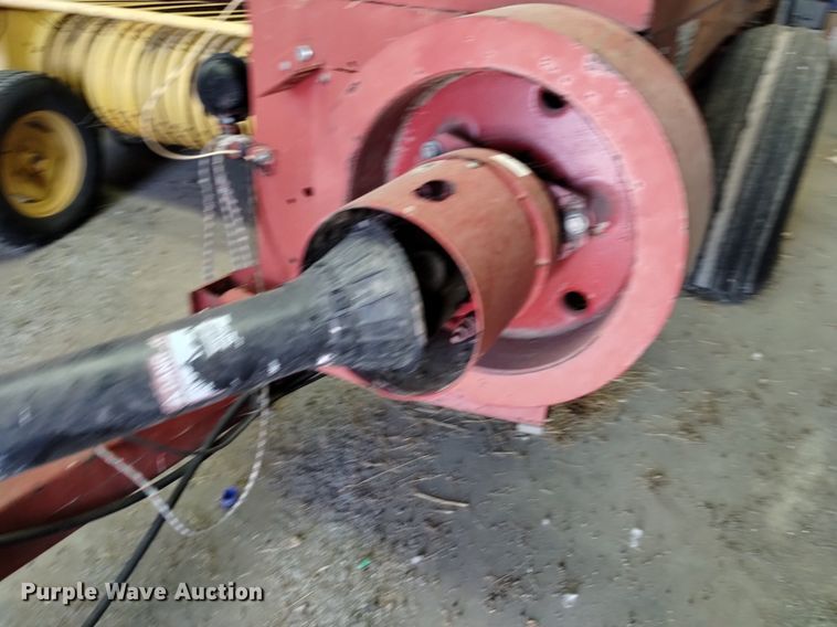 image for item LN9985 2000 New Holland  580 small square baler