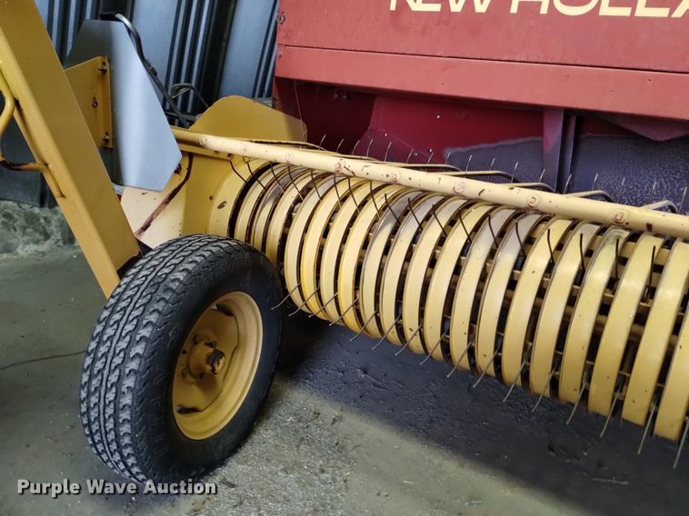 image for item LN9985 2000 New Holland  580 small square baler