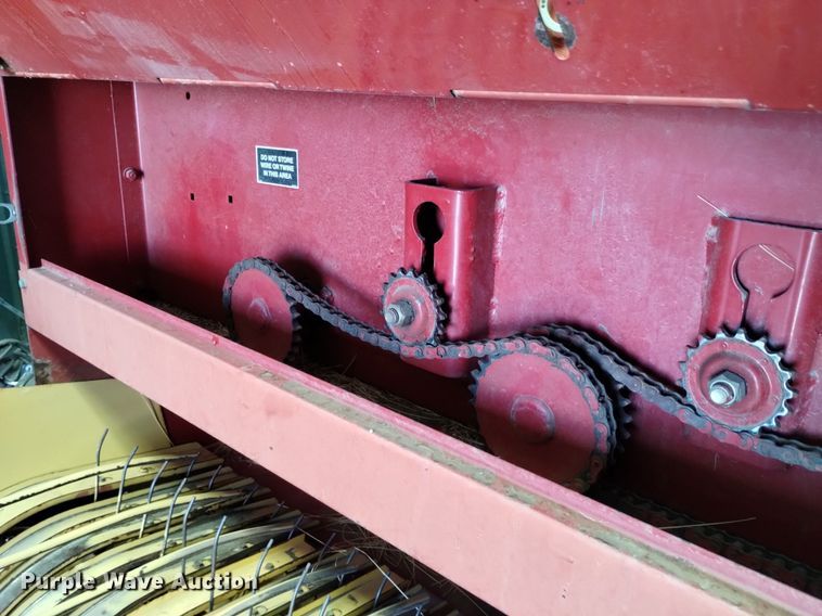 image for item LN9985 2000 New Holland  580 small square baler