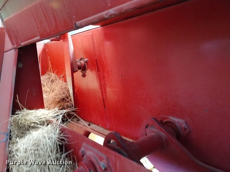 image for item LN9985 2000 New Holland  580 small square baler