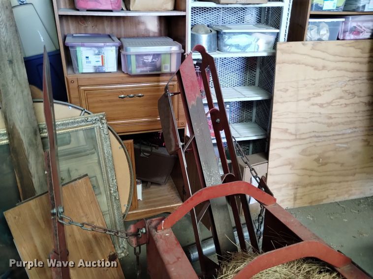 image for item LN9985 2000 New Holland  580 small square baler