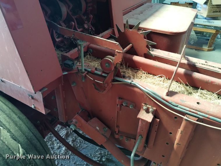 image for item LN9985 2000 New Holland  580 small square baler