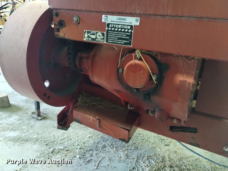 image for item LN9985 2000 New Holland  580 small square baler