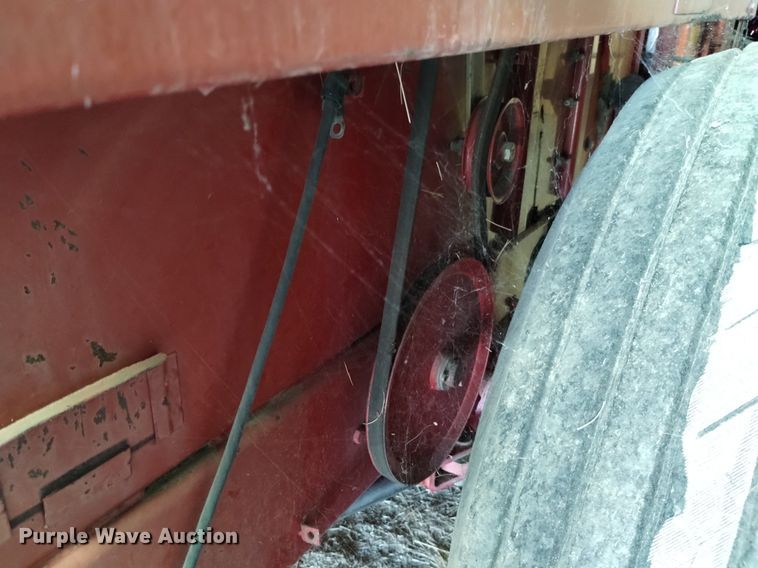 image for item LN9985 2000 New Holland  580 small square baler