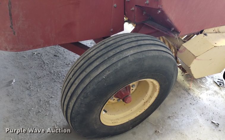 image for item LN9985 2000 New Holland  580 small square baler