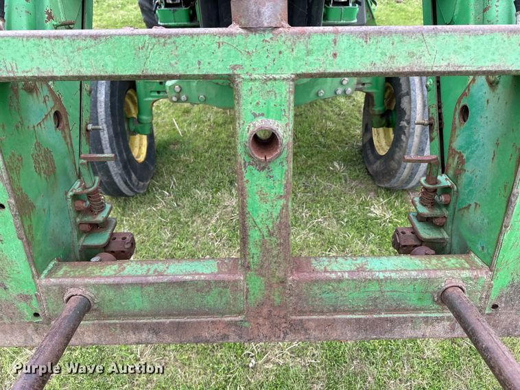 image for item ND9092 1996 John Deere 7200 tractor