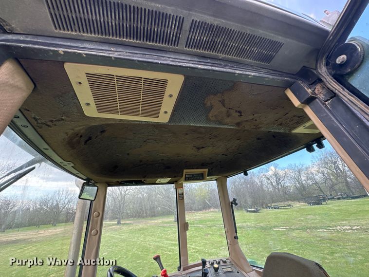 image for item ND9092 1996 John Deere 7200 tractor