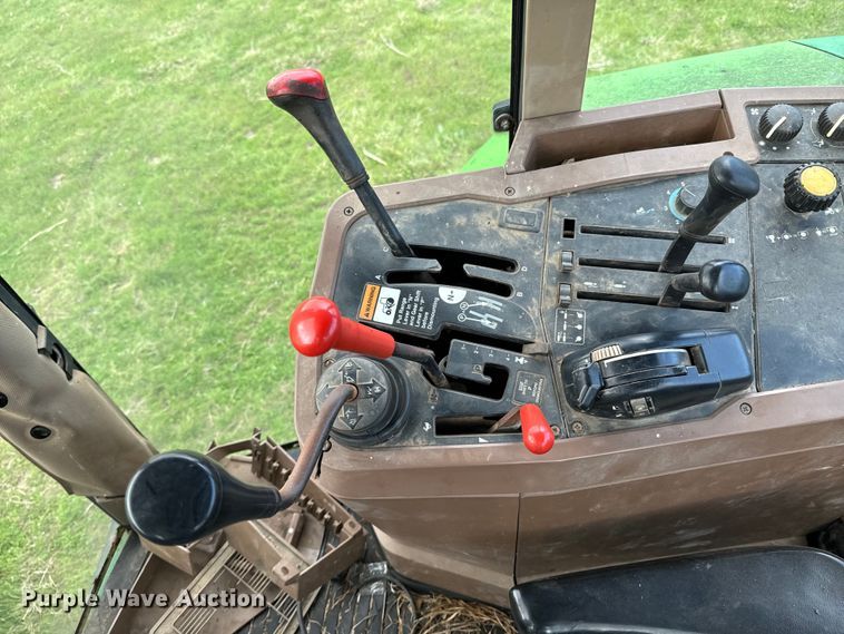 image for item ND9092 1996 John Deere 7200 tractor