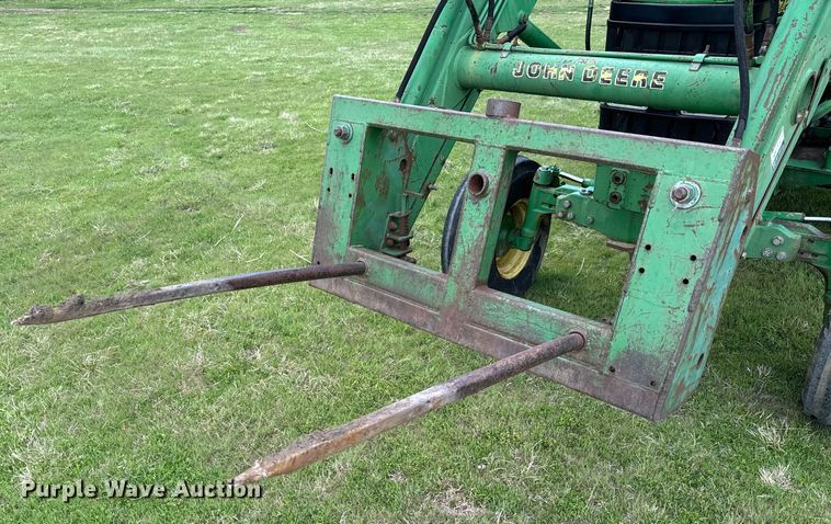 image for item ND9092 1996 John Deere 7200 tractor