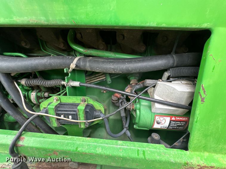 image for item ND9092 1996 John Deere 7200 tractor