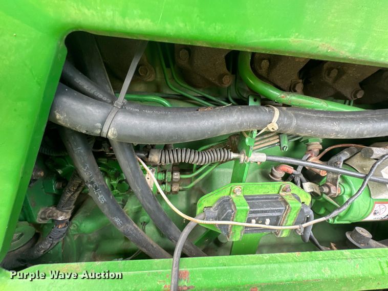 image for item ND9092 1996 John Deere 7200 tractor
