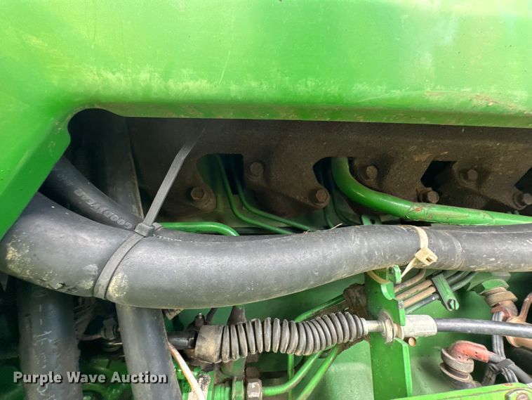 image for item ND9092 1996 John Deere 7200 tractor