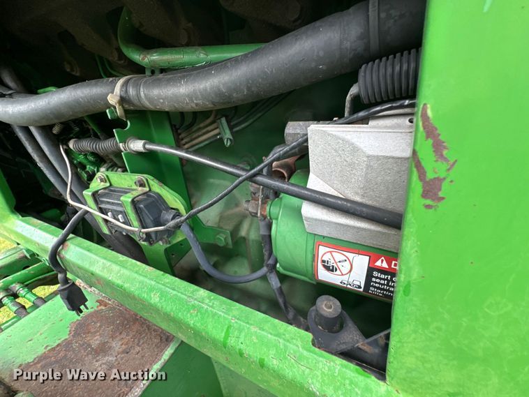 image for item ND9092 1996 John Deere 7200 tractor