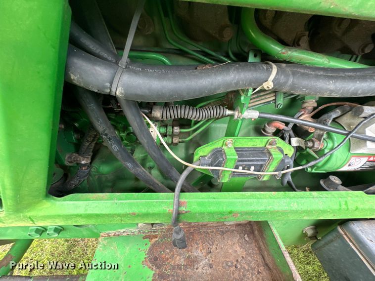 image for item ND9092 1996 John Deere 7200 tractor