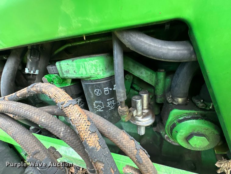 image for item ND9092 1996 John Deere 7200 tractor