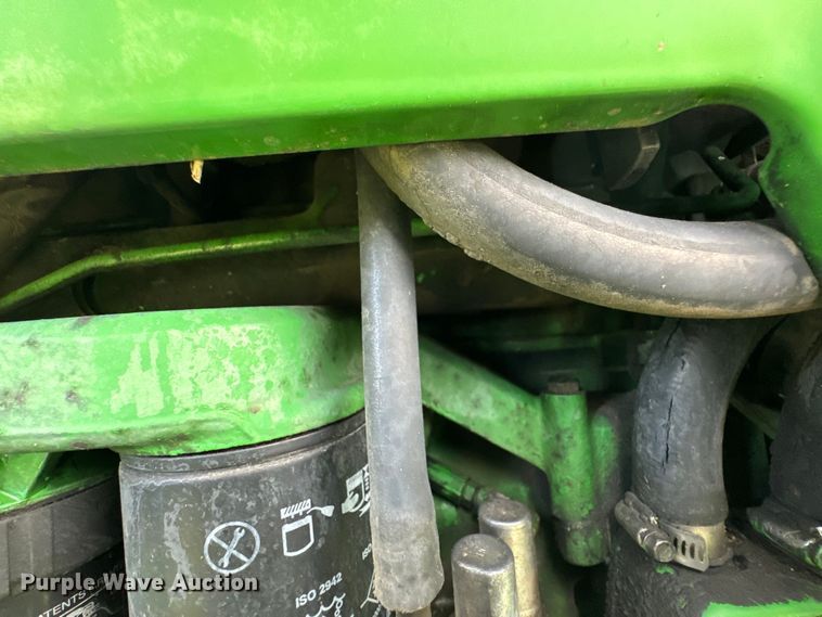 image for item ND9092 1996 John Deere 7200 tractor