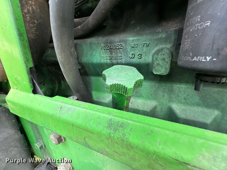 image for item ND9092 1996 John Deere 7200 tractor