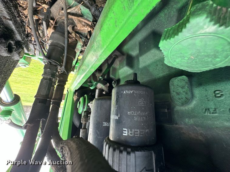 image for item ND9092 1996 John Deere 7200 tractor