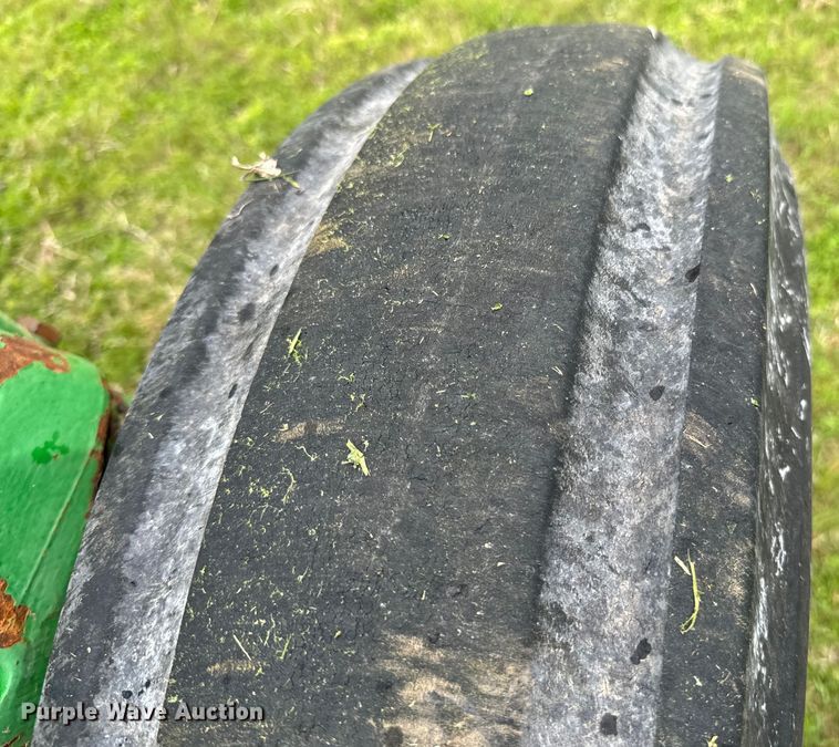 image for item ND9092 1996 John Deere 7200 tractor