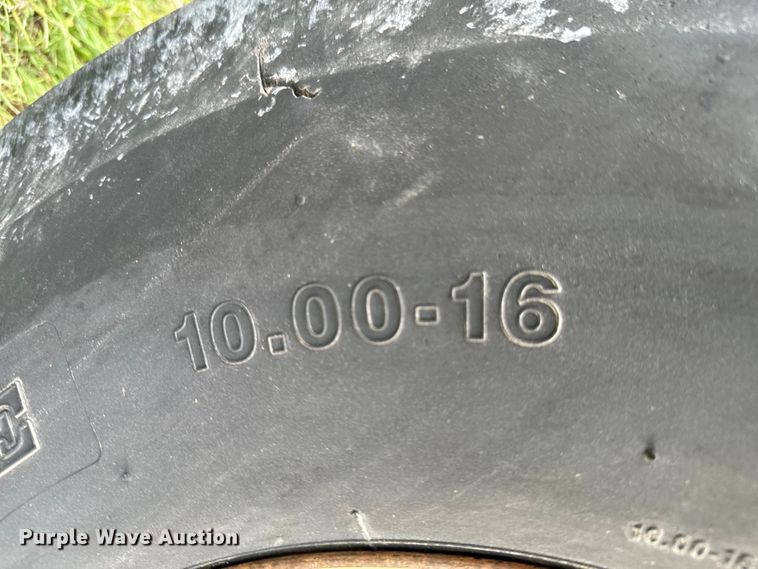 image for item ND9092 1996 John Deere 7200 tractor