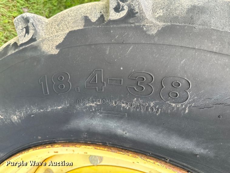 image for item ND9092 1996 John Deere 7200 tractor