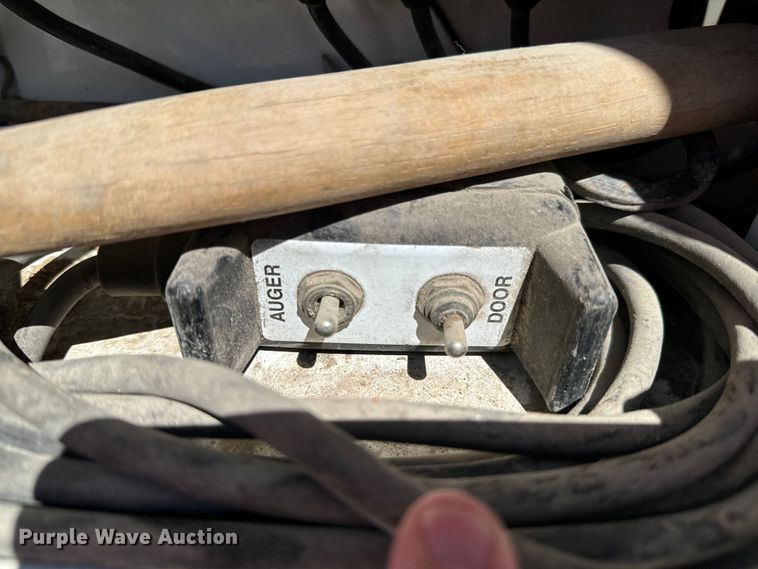 image for item ND9173 2005 Grain-Weigh  GW-200 grain cart