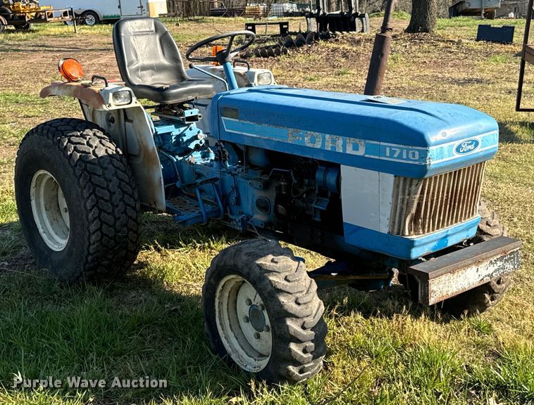 image for item ND9182 1983 Ford 1710 MFWD tractor
