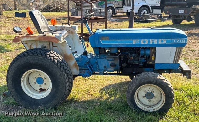 image for item ND9182 1983 Ford 1710 MFWD tractor