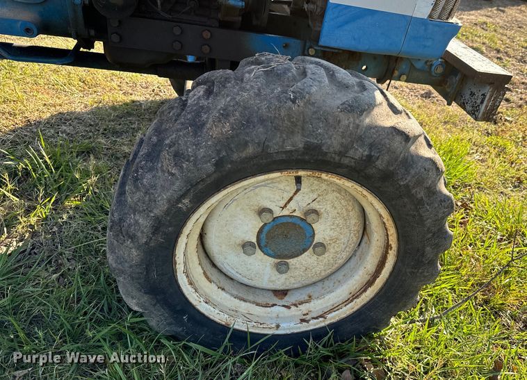 image for item ND9182 1983 Ford 1710 MFWD tractor