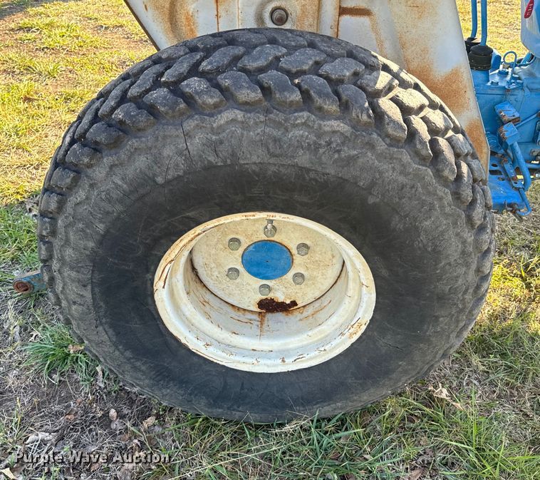 image for item ND9182 1983 Ford 1710 MFWD tractor