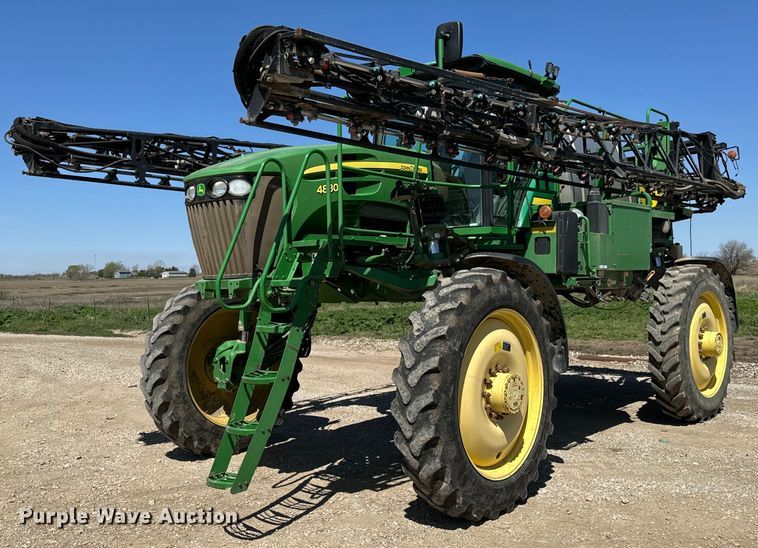 image for item NH9091 2011 John Deere 4830 sprayer