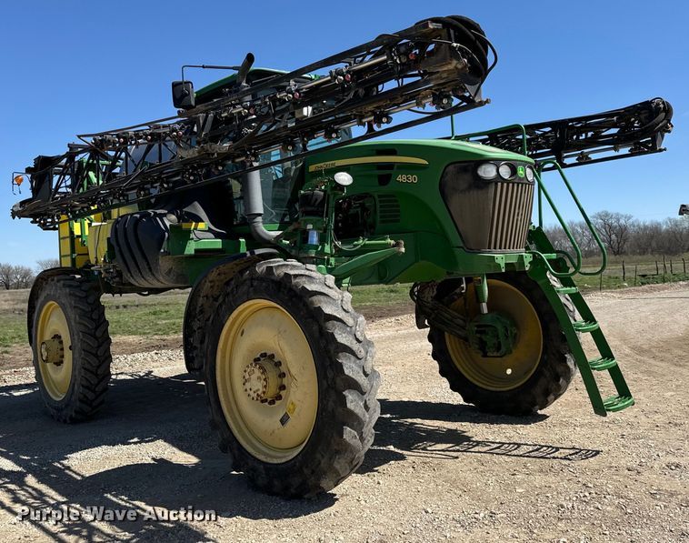 image for item NH9091 2011 John Deere 4830 sprayer