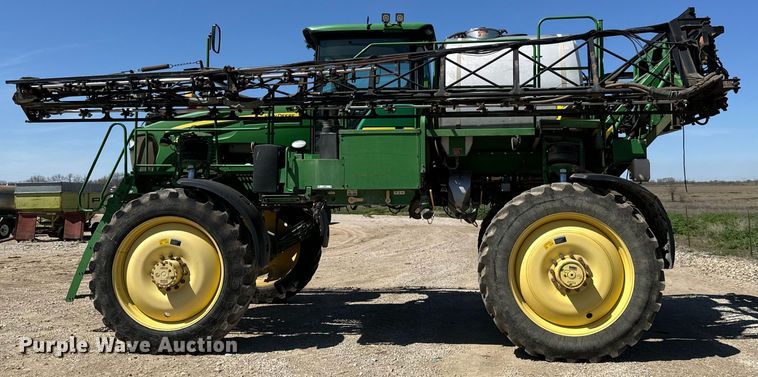 image for item NH9091 2011 John Deere 4830 sprayer