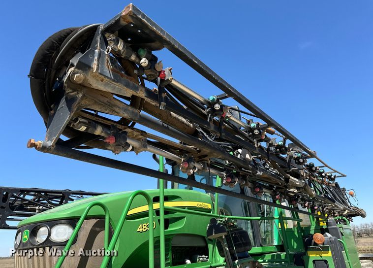 image for item NH9091 2011 John Deere 4830 sprayer