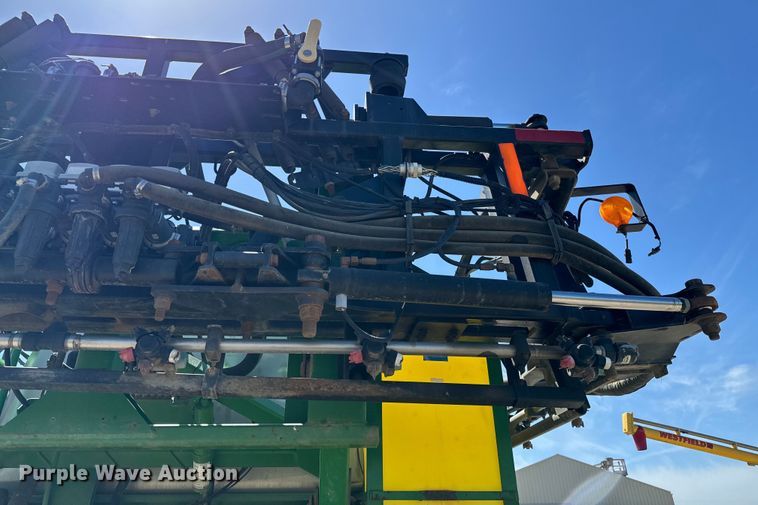 image for item NH9091 2011 John Deere 4830 sprayer