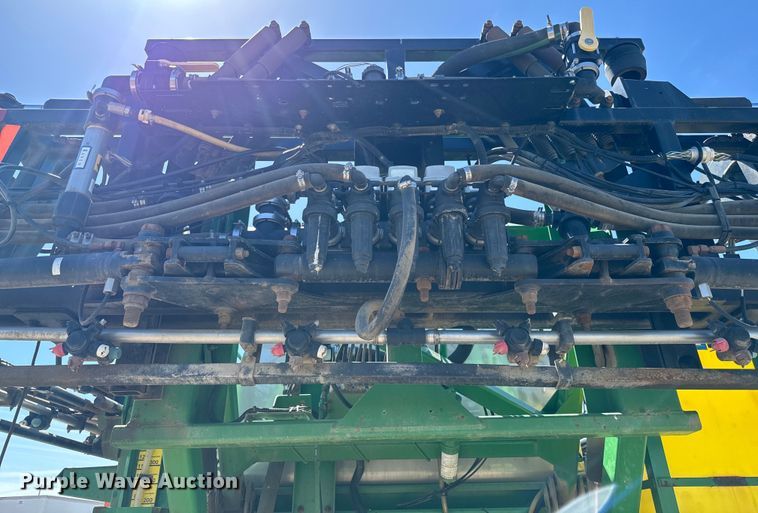 image for item NH9091 2011 John Deere 4830 sprayer