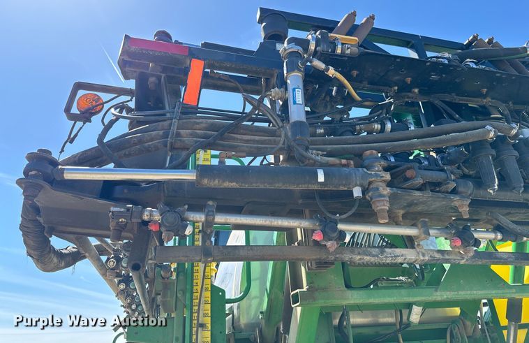 image for item NH9091 2011 John Deere 4830 sprayer