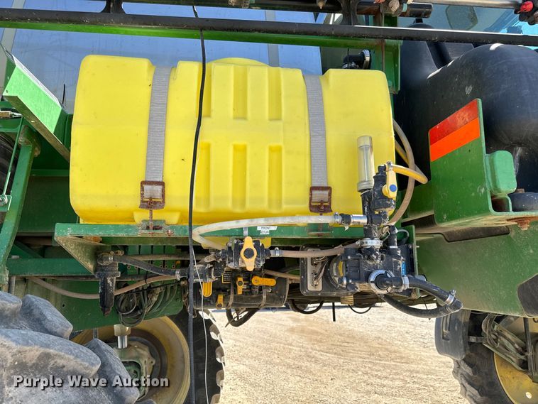 image for item NH9091 2011 John Deere 4830 sprayer