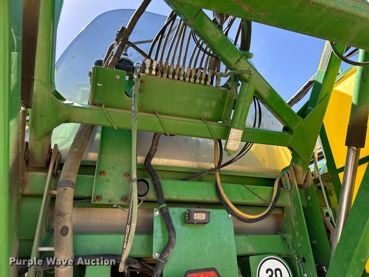 image for item NH9091 2011 John Deere 4830 sprayer