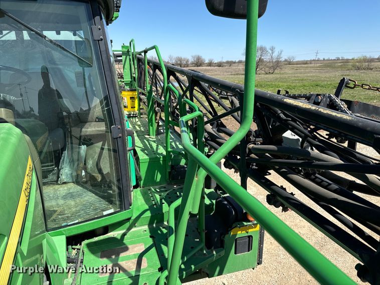image for item NH9091 2011 John Deere 4830 sprayer