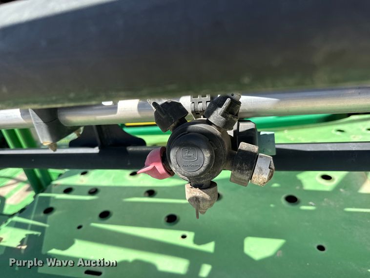 image for item NH9091 2011 John Deere 4830 sprayer