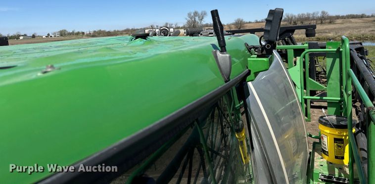 image for item NH9091 2011 John Deere 4830 sprayer